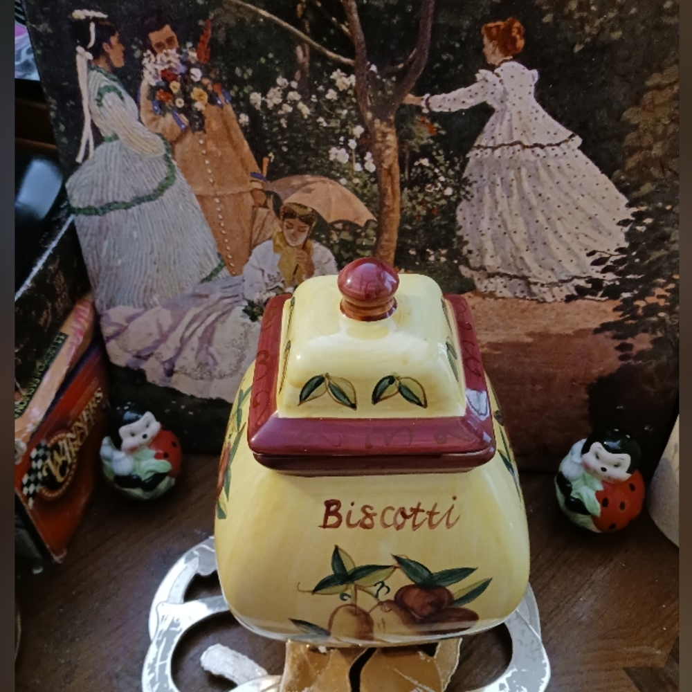 🏕🍎Vintage Biscotti🍪COOKIE JAR 🍱 VERY PRETTY,HAND PAINTED Ceramic. - Picture 5 of 11